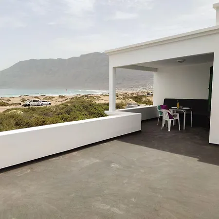 In Caleta De Mit Terrasse By Interhome Сasa de vacaciones Famara